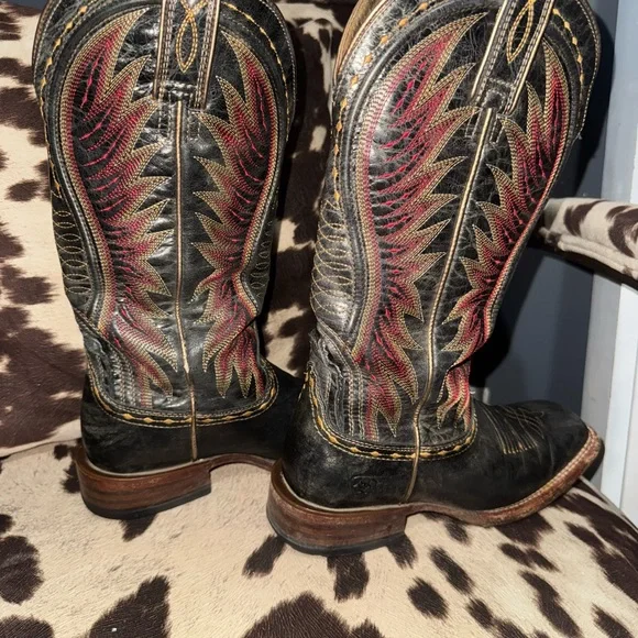 Black and Red Women’s Cowboy Boots - Picture 2 of 16